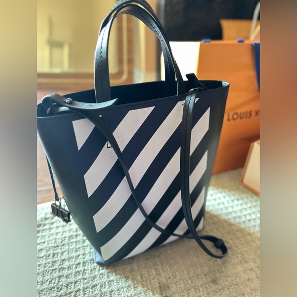 Off White striped tote purse - Picture 2 of 6